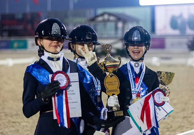 Чемпионат и Первенство России по выездке: определены победители Переездки Большого Приза и детского командного первенства